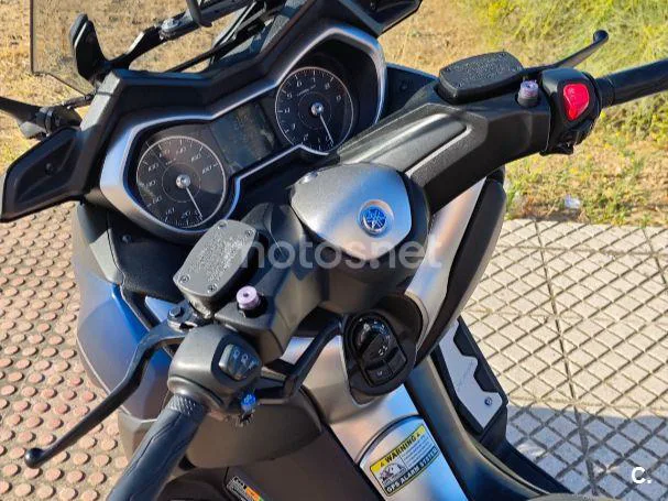 Yamaha XMAX 400 - Vista 11