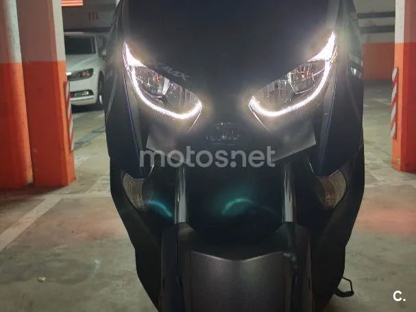 Yamaha XMAX 400 - Vista 20