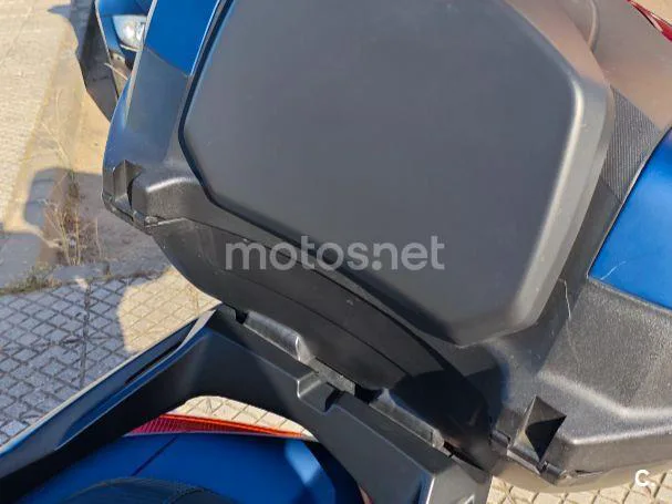 Yamaha XMAX 400 - Vista 3