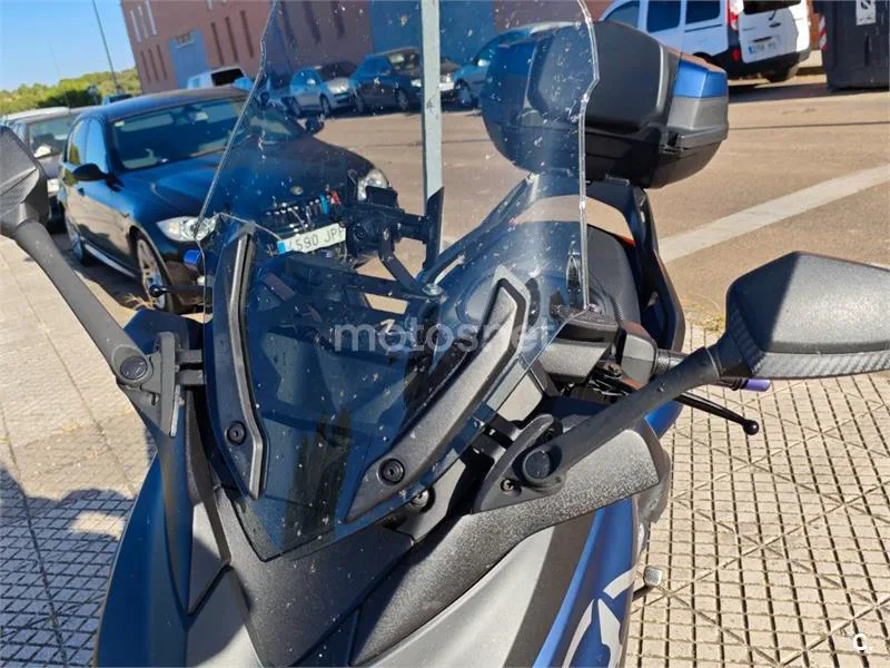 Yamaha XMAX 400 - Vista 4