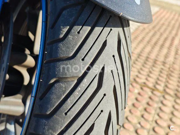 Yamaha XMAX 400 - Vista 7