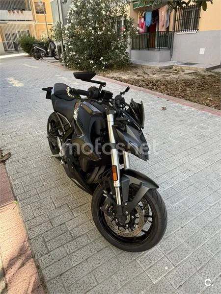 Suzuki GSX-8S - Vista 3