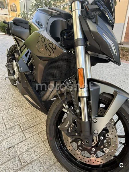 Suzuki GSX-8S - Vista 7
