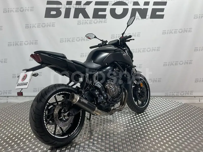 Yamaha MT-07 - Vista 8