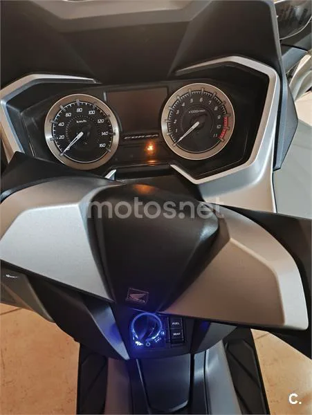 Honda Forza 350 - Vista 4