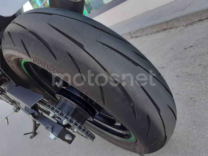 Kawasaki Z7 Hybrid - Vista 20
