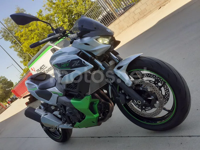 Kawasaki Z7 Hybrid - Vista 5