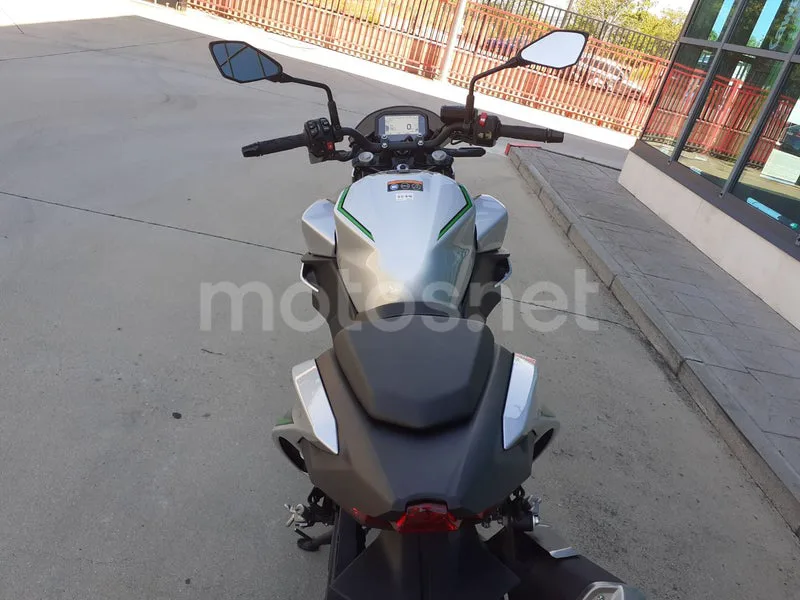 Kawasaki Z7 Hybrid - Vista 8