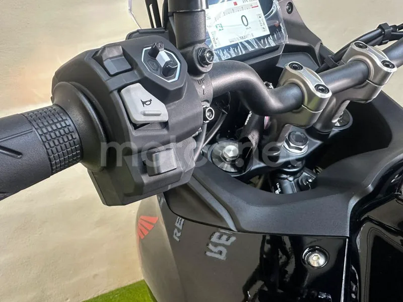Honda XL750 Transalp - Vista 8