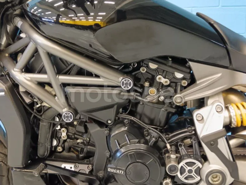 Ducati Diavel - Vista 4