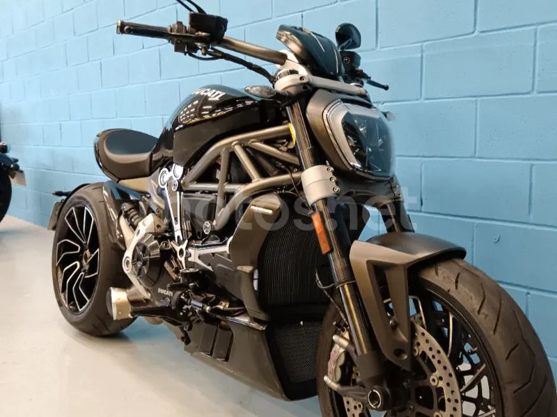 Ducati Diavel - Vista 5