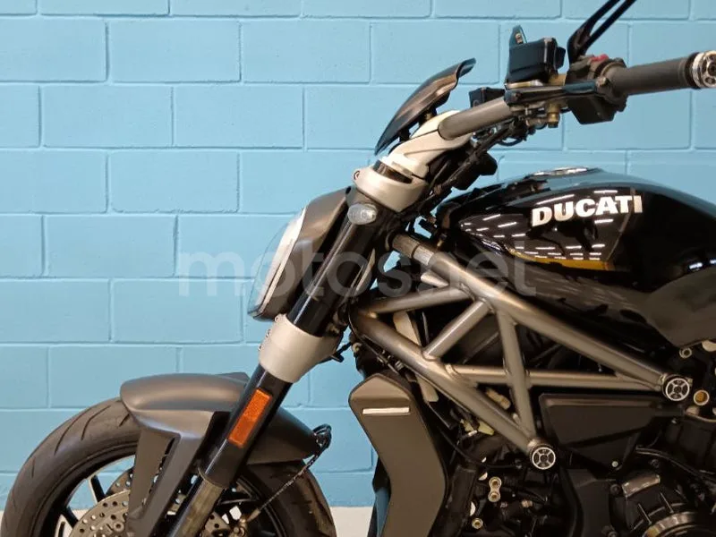Ducati Diavel - Vista 6