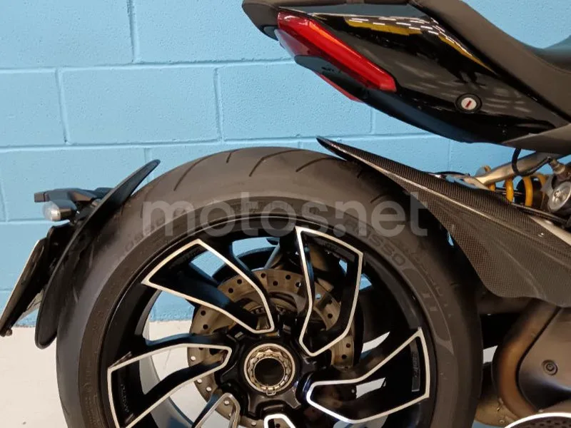 Ducati Diavel - Vista 8