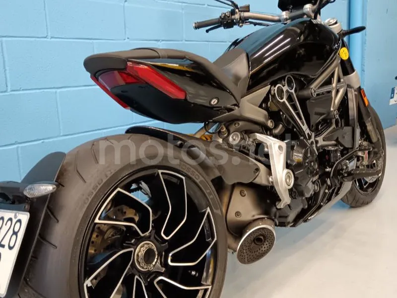Ducati Diavel - Vista 10