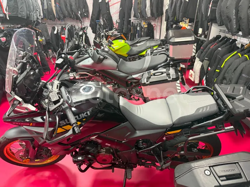 Suzuki V-Strom 1050 10.200 € 2022 A Coruña - 1