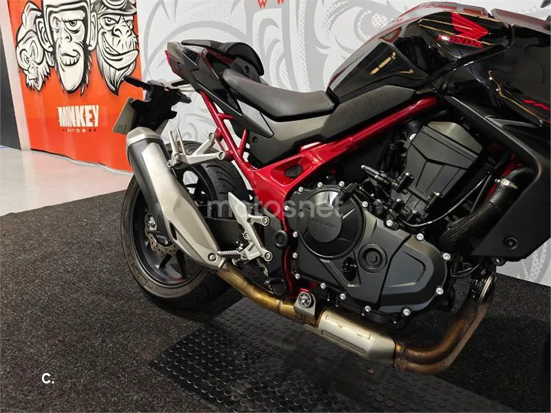 Honda CB750 Hornet - Vista 12