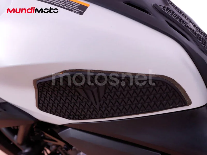 Yamaha MT-07 - Vista 16