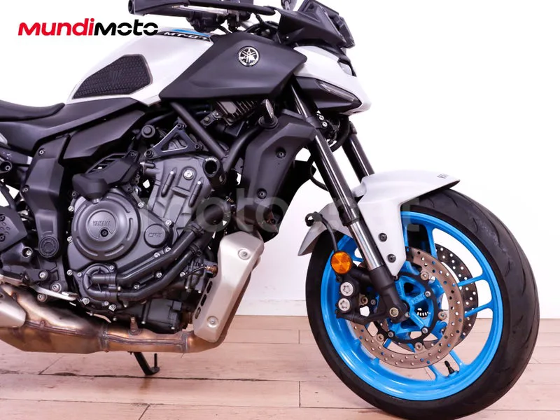 Yamaha MT-07 - Vista 18
