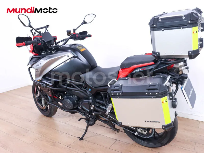 QJ Motor SRT 900 SX - Vista 8