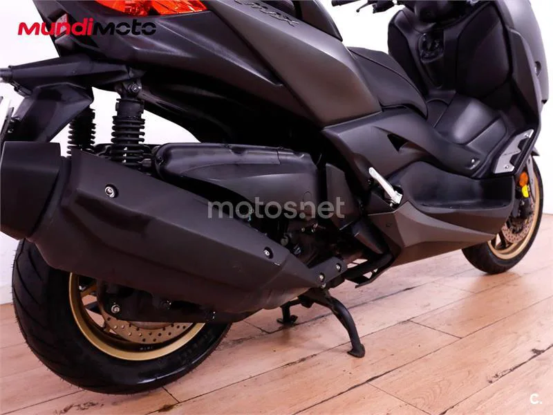 Yamaha XMAX 400 - Vista 4