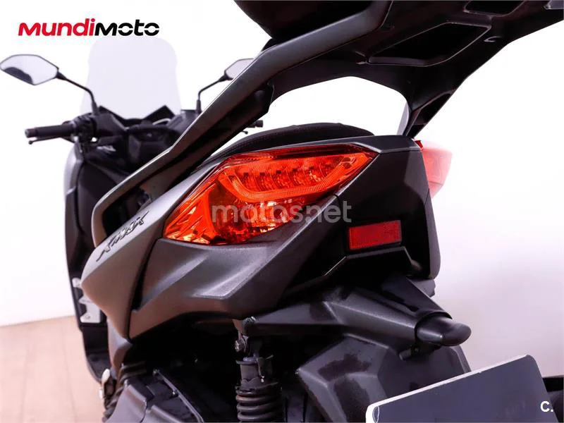 Yamaha XMAX 400 - Vista 9