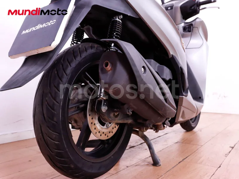 Honda SH350i - Vista 4