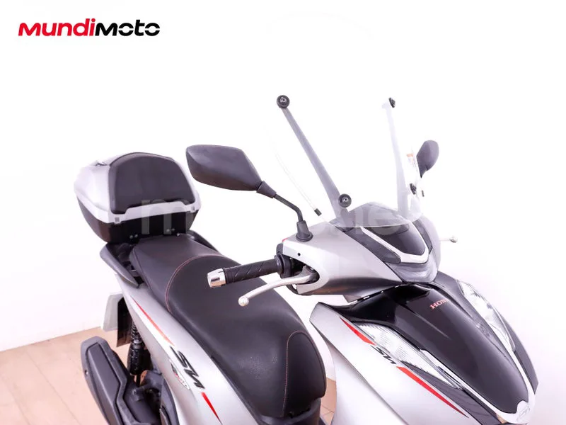 Honda SH350i - Vista 39