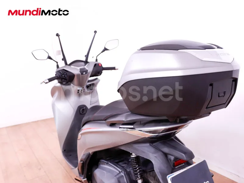 Honda SH350i - Vista 9