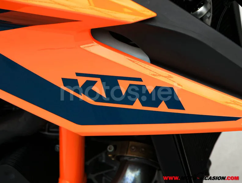 KTM 1390 Super Duke R - Vista 9