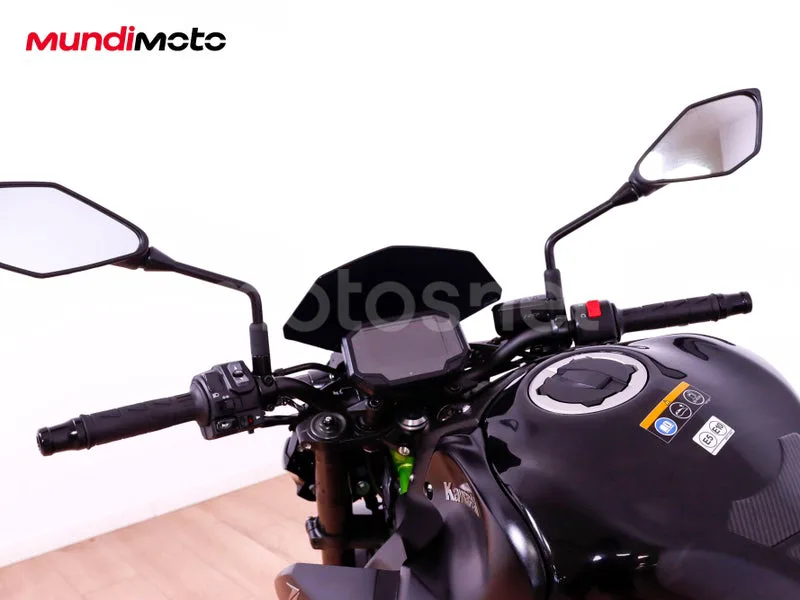 Kawasaki Z900 - Vista 11