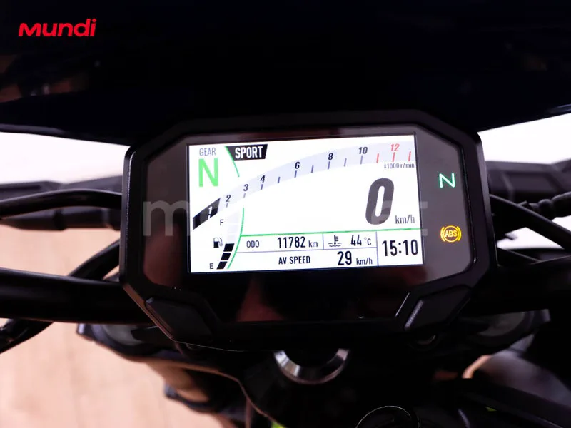 Kawasaki Z900 - Vista 12