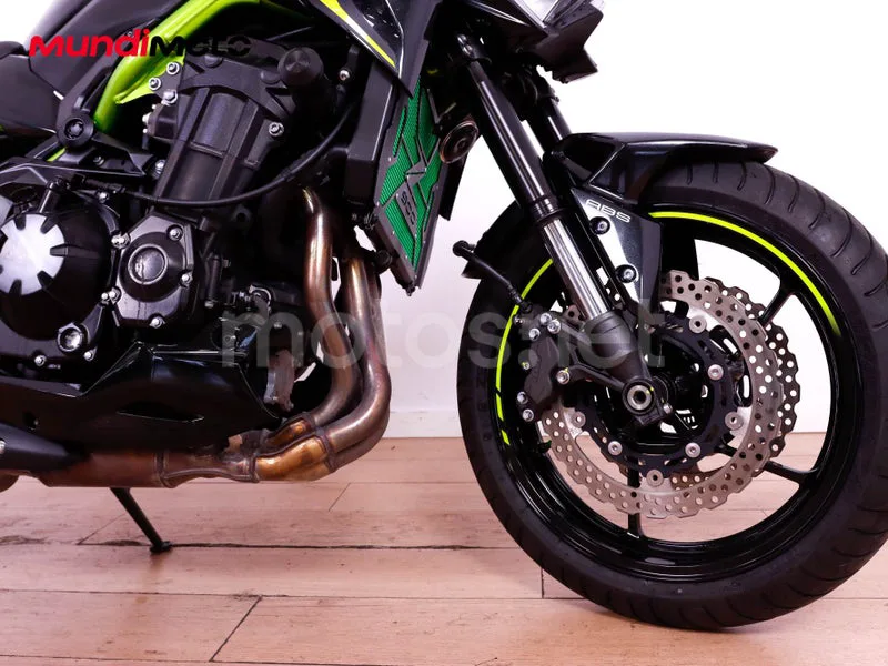 Kawasaki Z900 - Vista 19