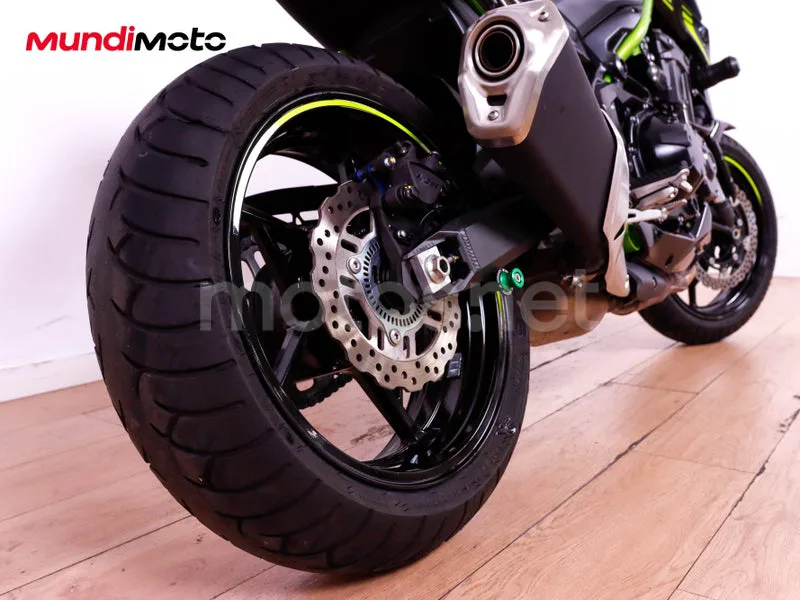 Kawasaki Z900 - Vista 4