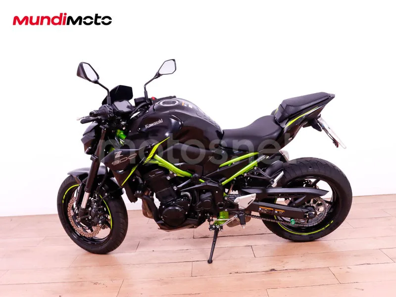 Kawasaki Z900 - Vista 6