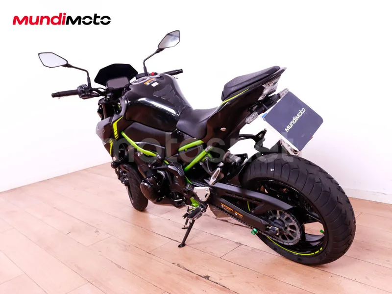 Kawasaki Z900 - Vista 8