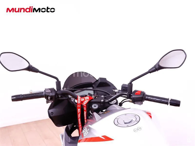 Aprilia Tuono 125 - Vista 11