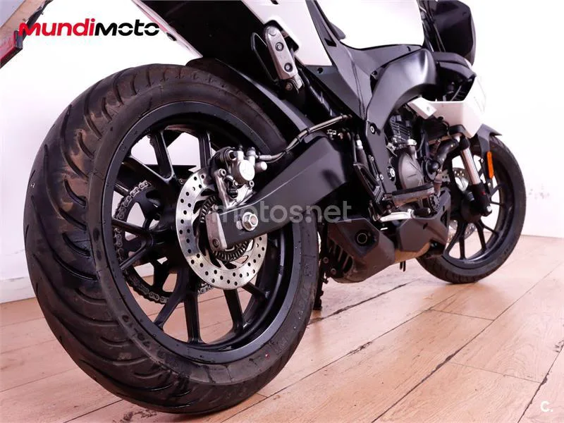 Aprilia Tuono 125 - Vista 4