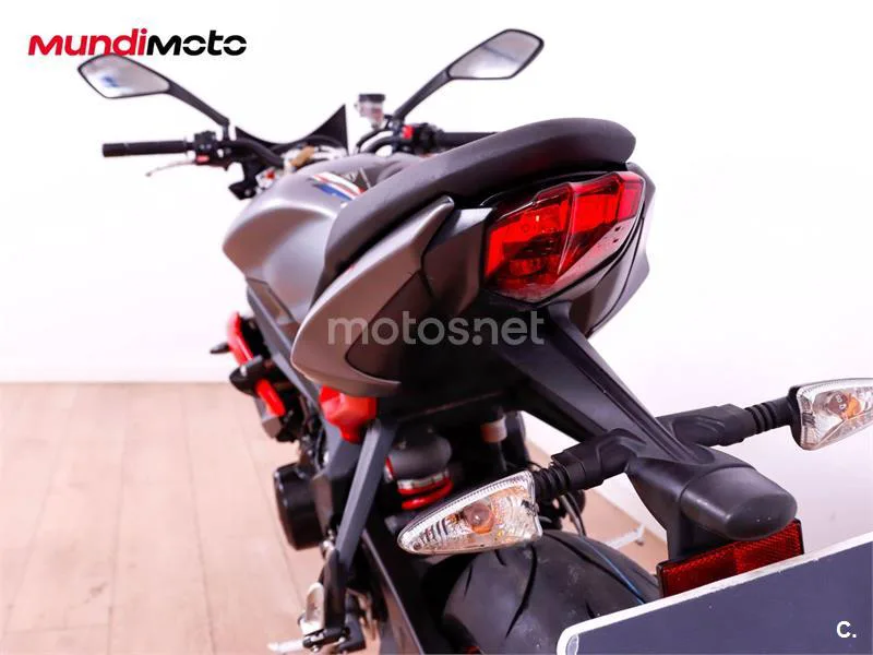 Triumph Street Triple R - Vista 9