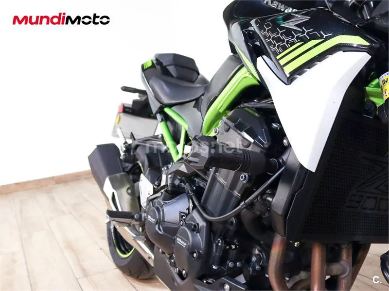 Kawasaki Z900 - Vista 17