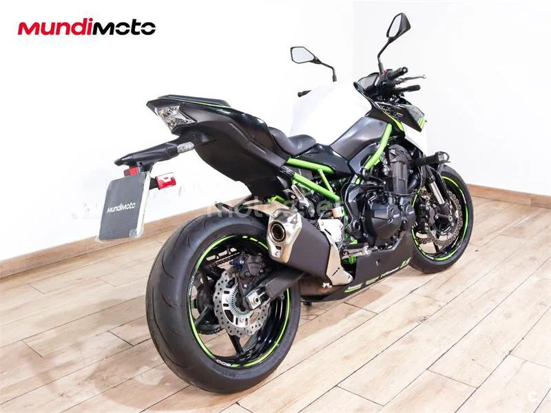 Kawasaki Z900 - Vista 3