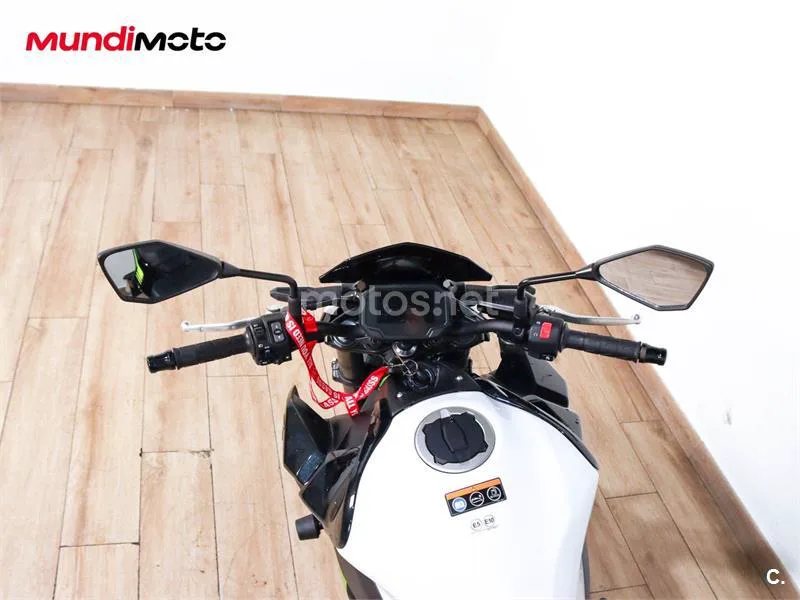 Kawasaki Z900 - Vista 11