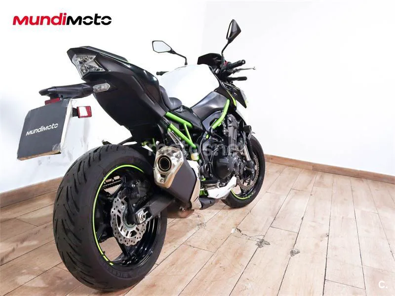 Kawasaki Z900 - Vista 3