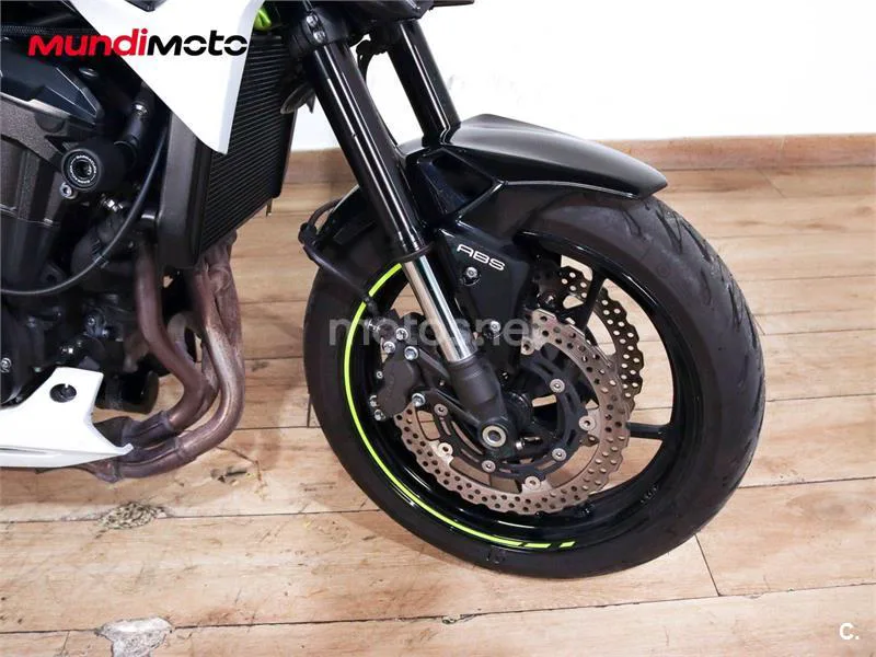 Kawasaki Z900 - Vista 22