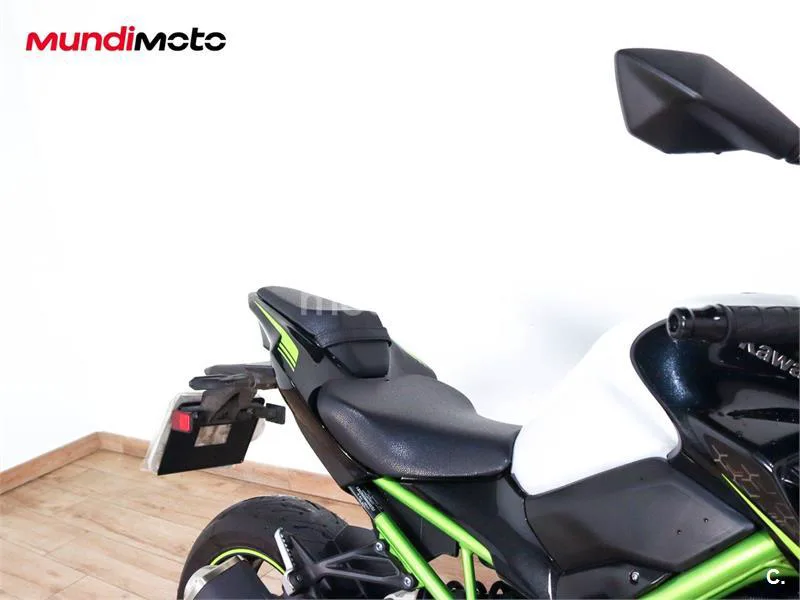 Kawasaki Z900 - Vista 23