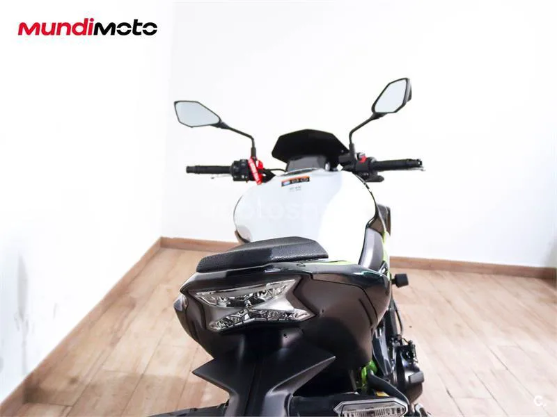 Kawasaki Z900 - Vista 4
