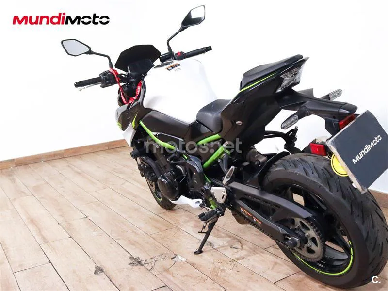 Kawasaki Z900 - Vista 8
