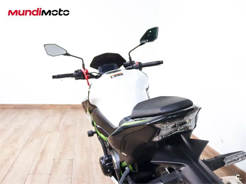 Kawasaki Z900 - Vista 9