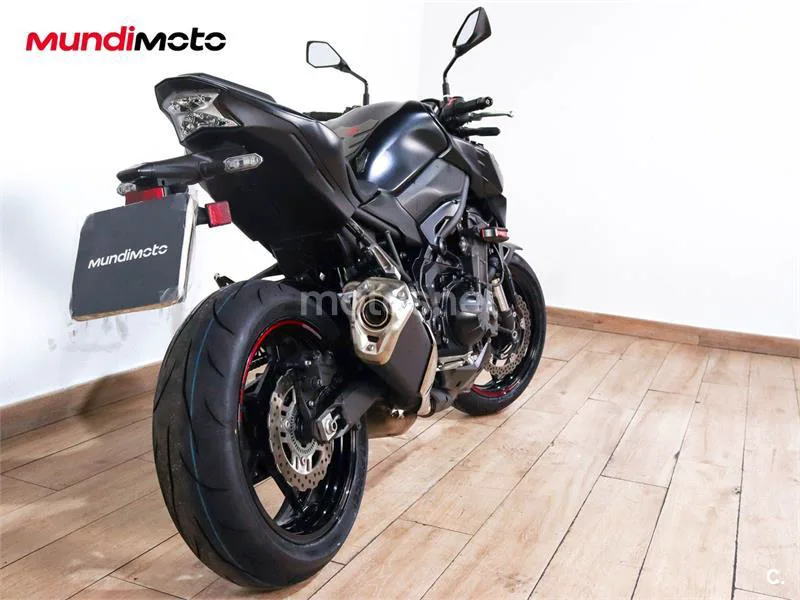Kawasaki Z900 - Vista 3