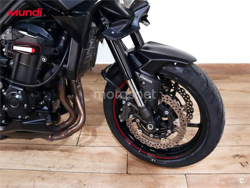 Kawasaki Z900 - Vista 26
