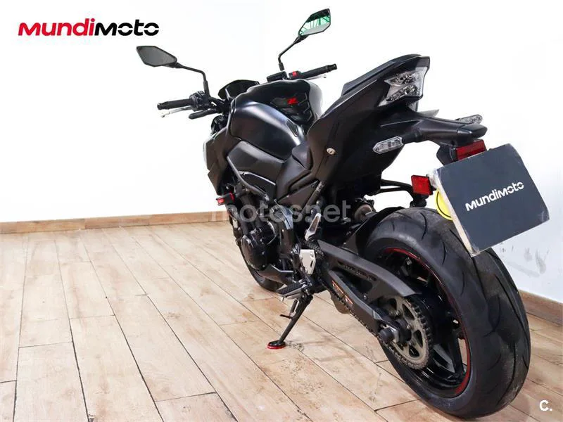 Kawasaki Z900 - Vista 8